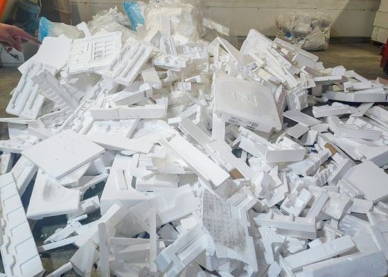 Loose EPS foam waste